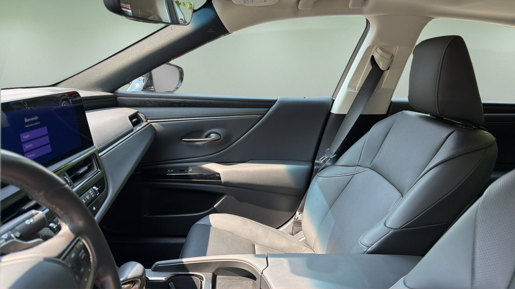 Used 2024 Lexus ES 300h w/ Premium Package FWD image 16