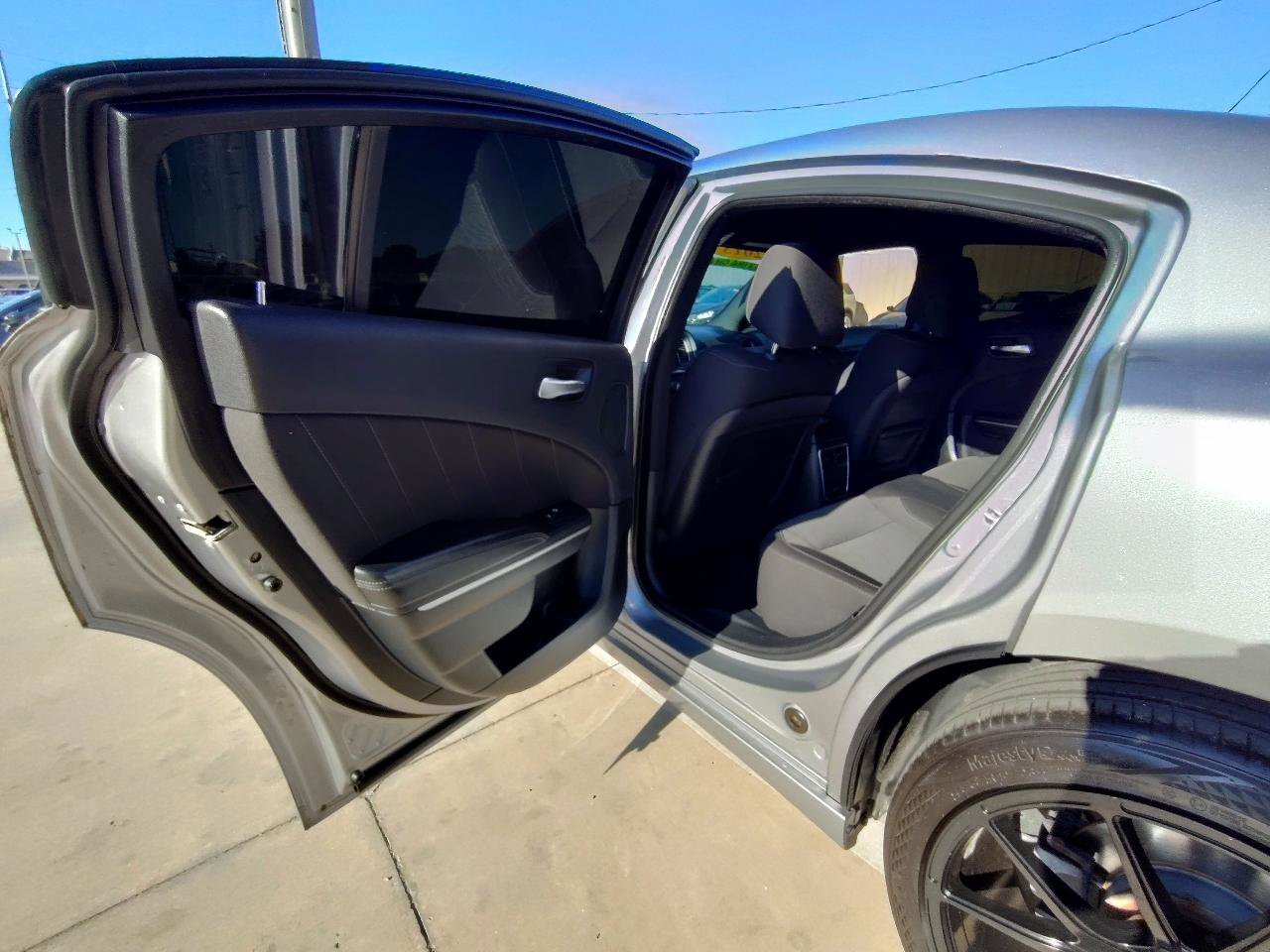 Used 2015 Dodge Charger SXT RWD image 33