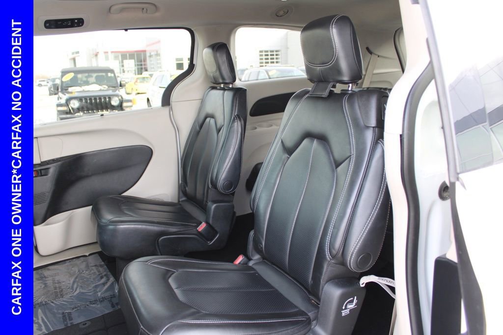Used 2023 Chrysler Pacifica Touring-L image 24