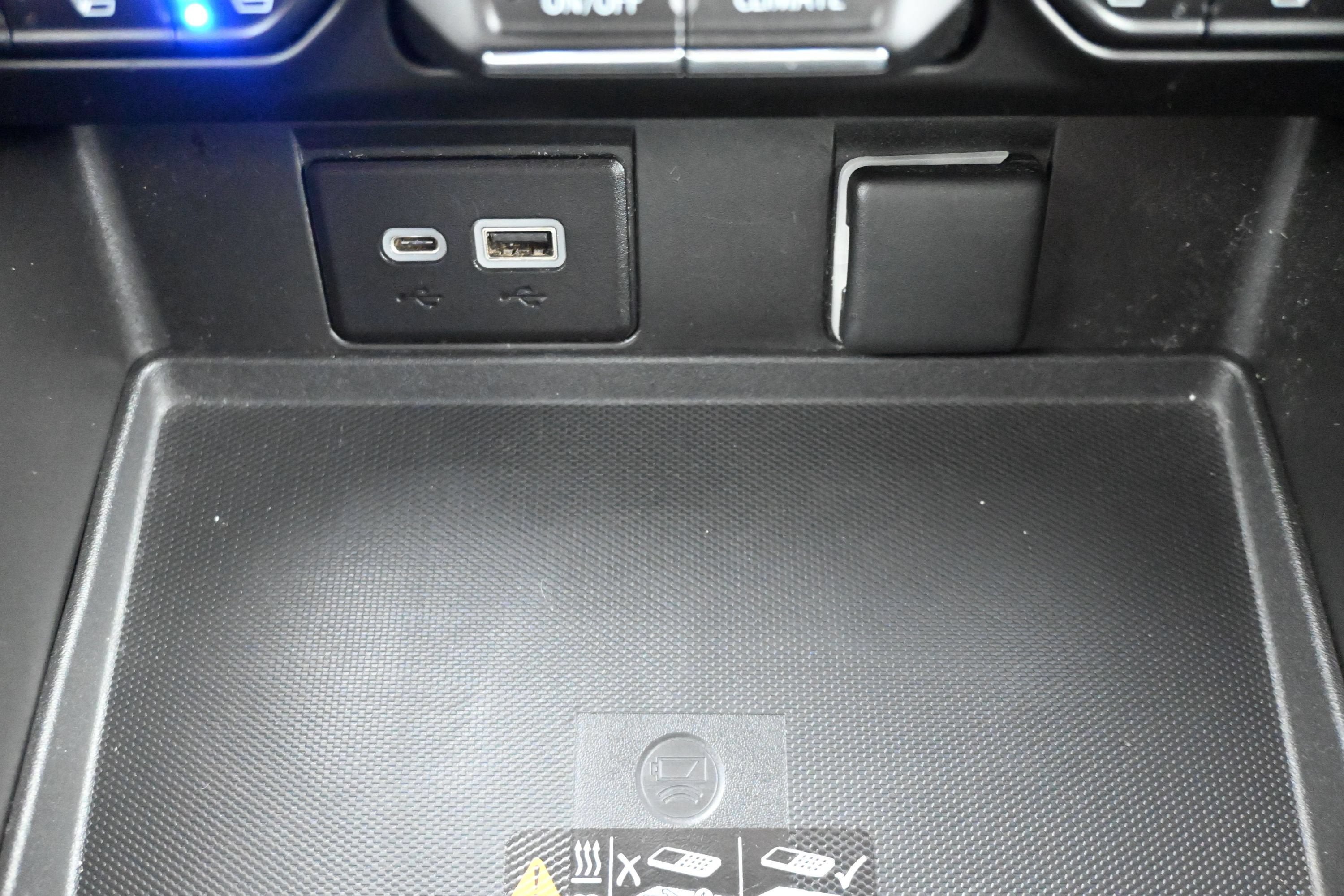Used 2023 Chevrolet Suburban Premier AWD/4WD image 20