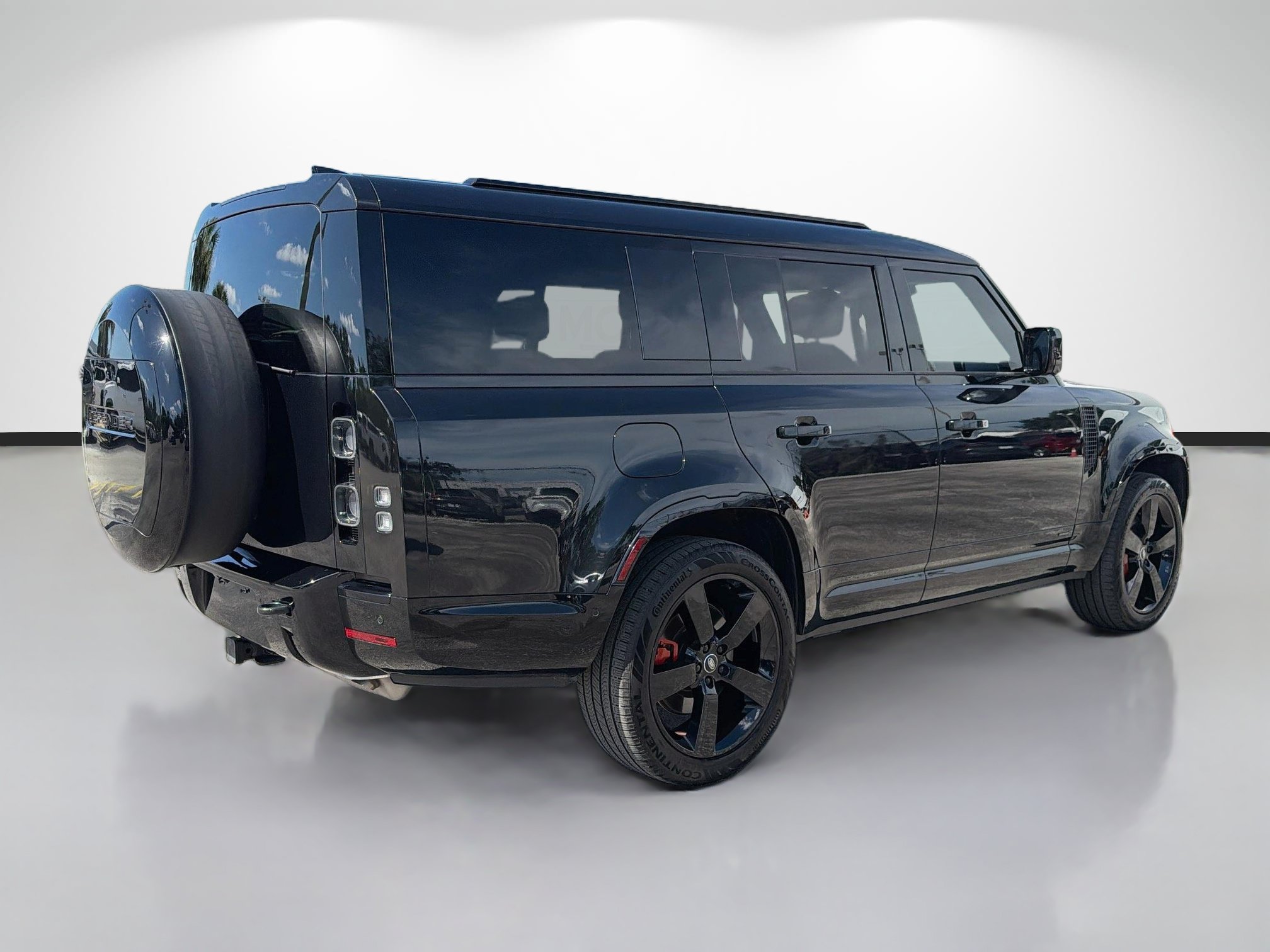 Used 2025 Land Rover Defender 130 X AWD/4WD image 5