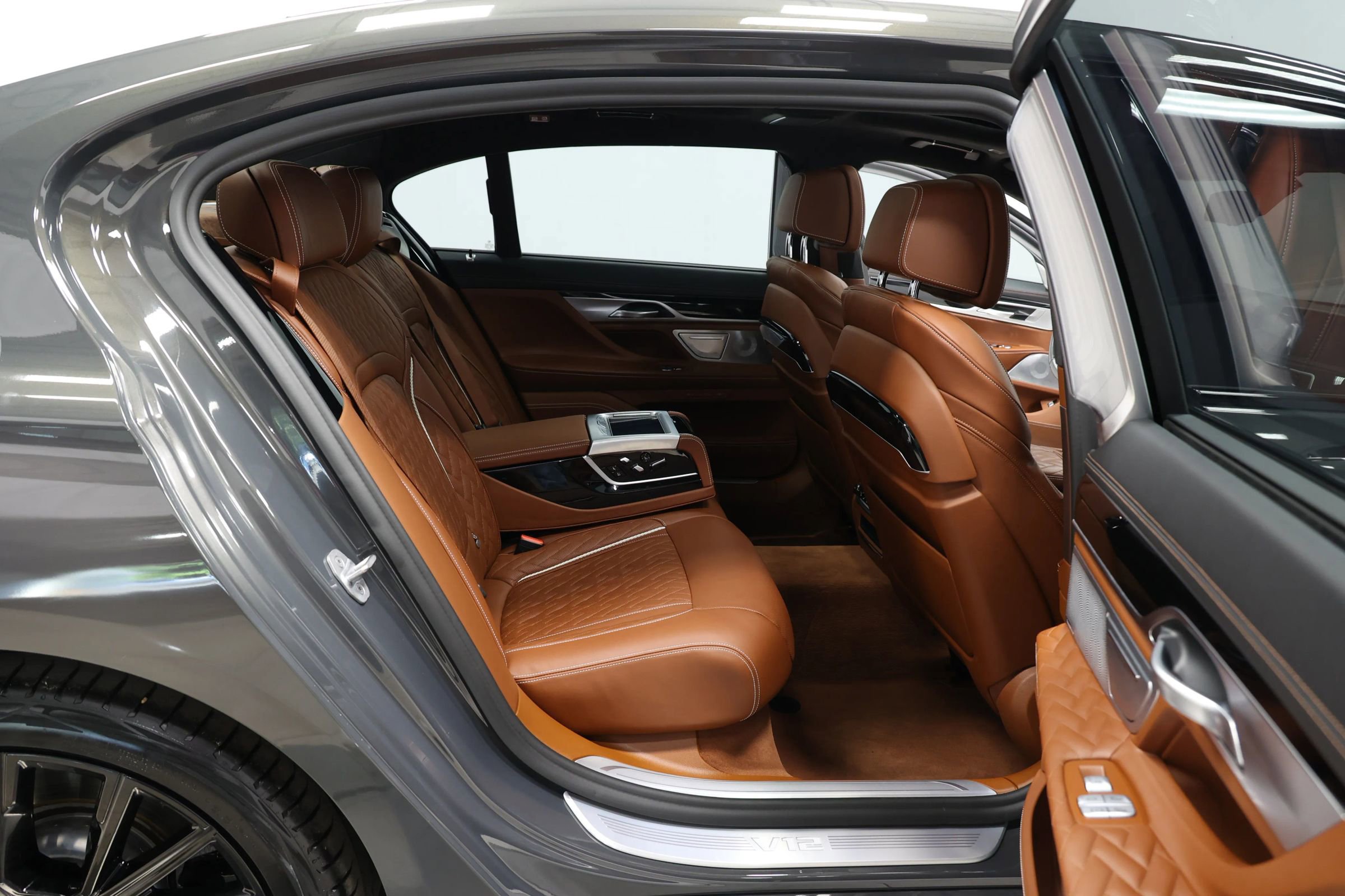 Used 2022 BMW M760i xDrive w/ Luxury Rear Seating Package image 79