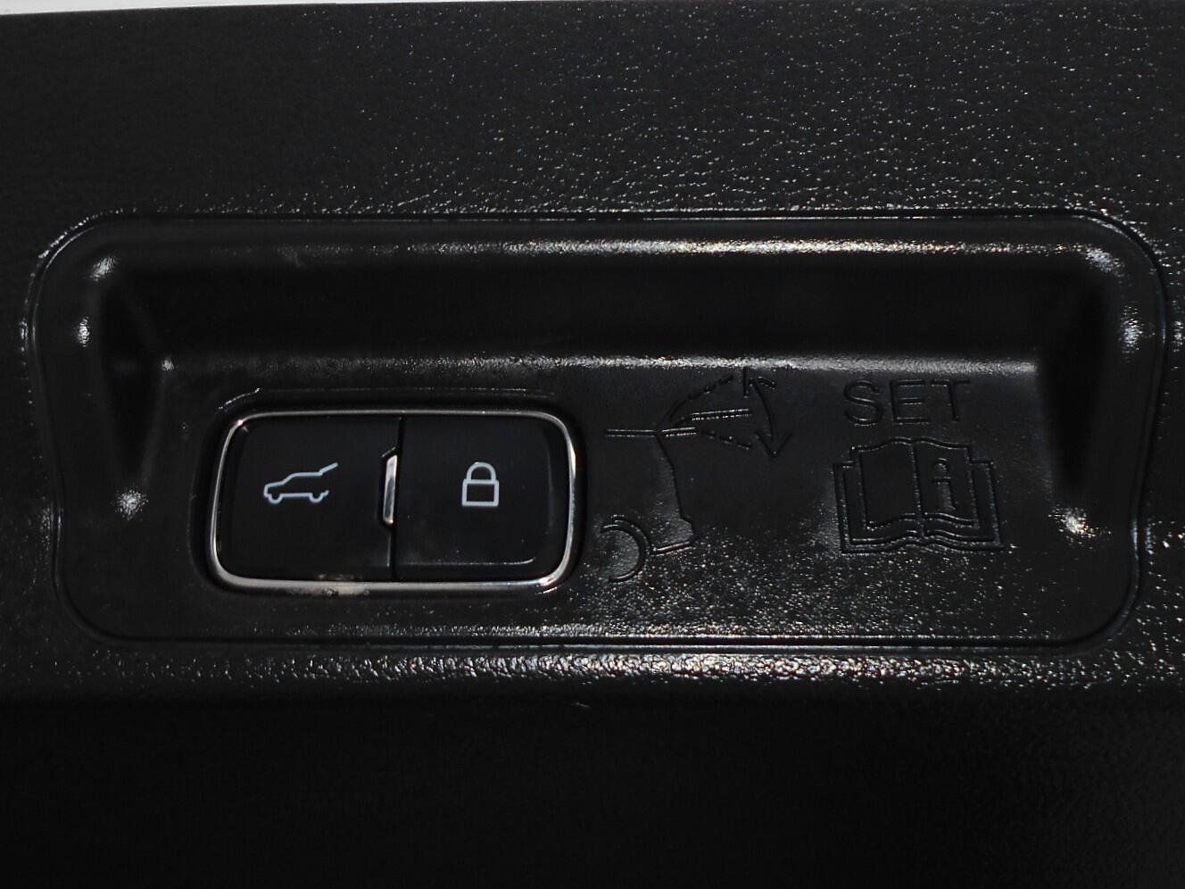 Used 2025 Ford Explorer ST AWD/4WD image 14