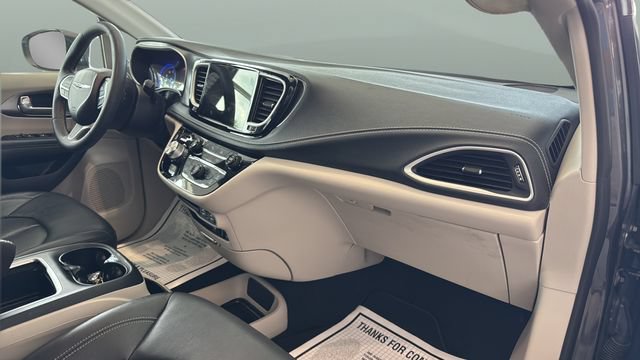 Used 2022 Chrysler Pacifica Touring-L FWD image 25