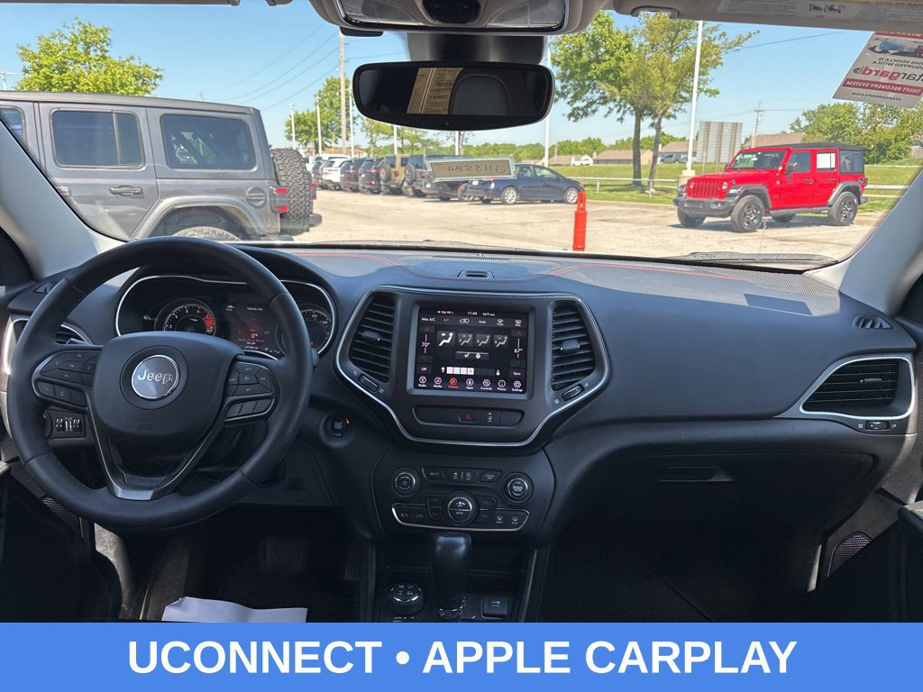 Used 2022 Jeep Cherokee Trailhawk w/ Comfort/Convenience Group AWD/4WD image 2