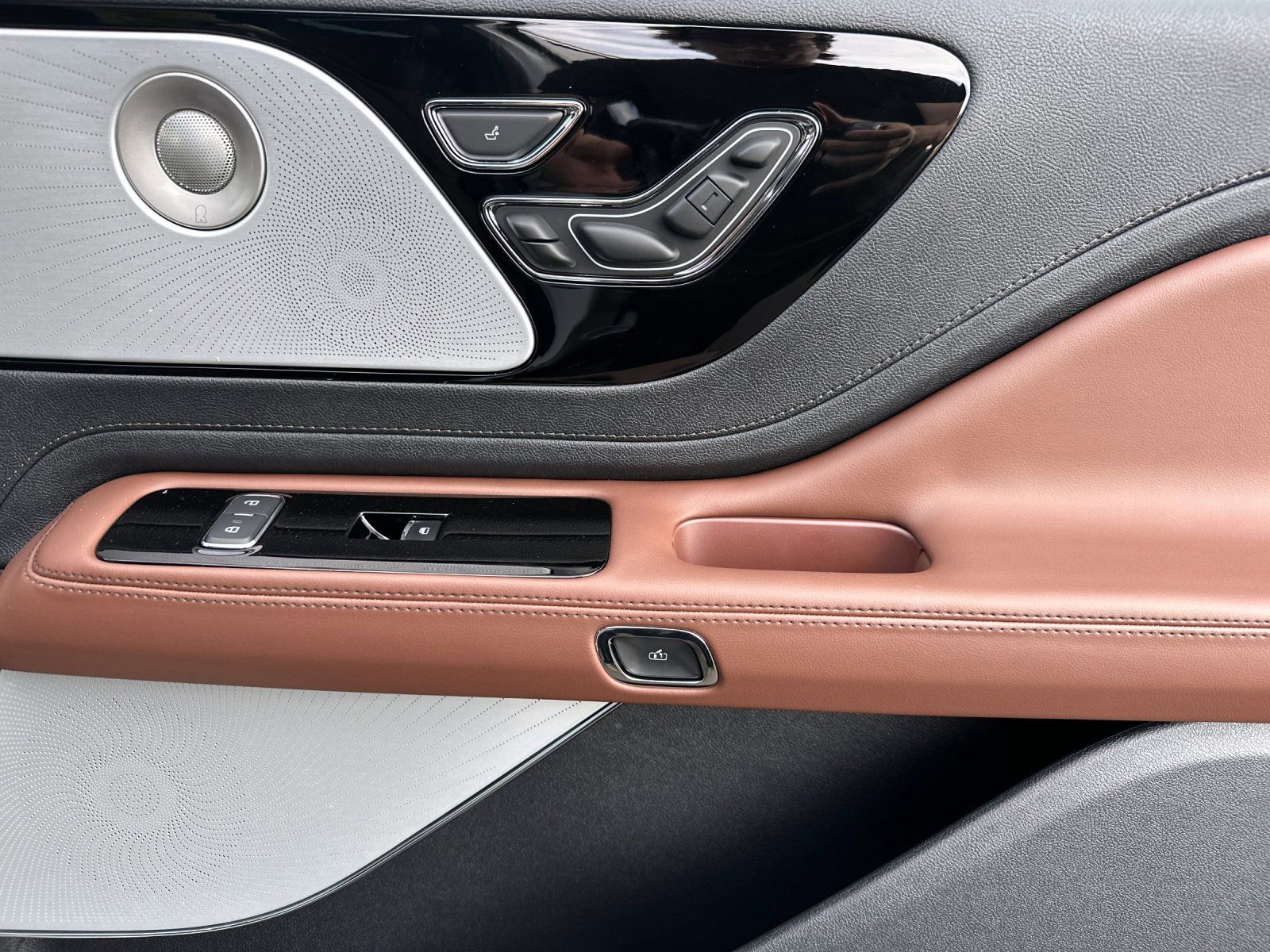 New 2025 Lincoln Aviator Reserve w/ Equipment Group 201A image 19