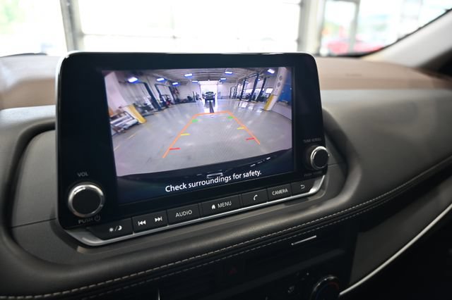 Used 2023 Nissan Rogue S AWD/4WD image 16