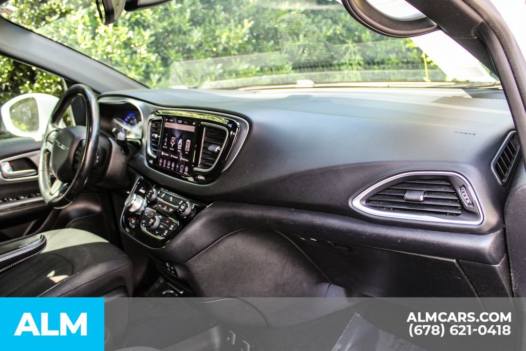 Used 2019 Chrysler Pacifica Touring Plus w/ S Appearance Package FWD image 23