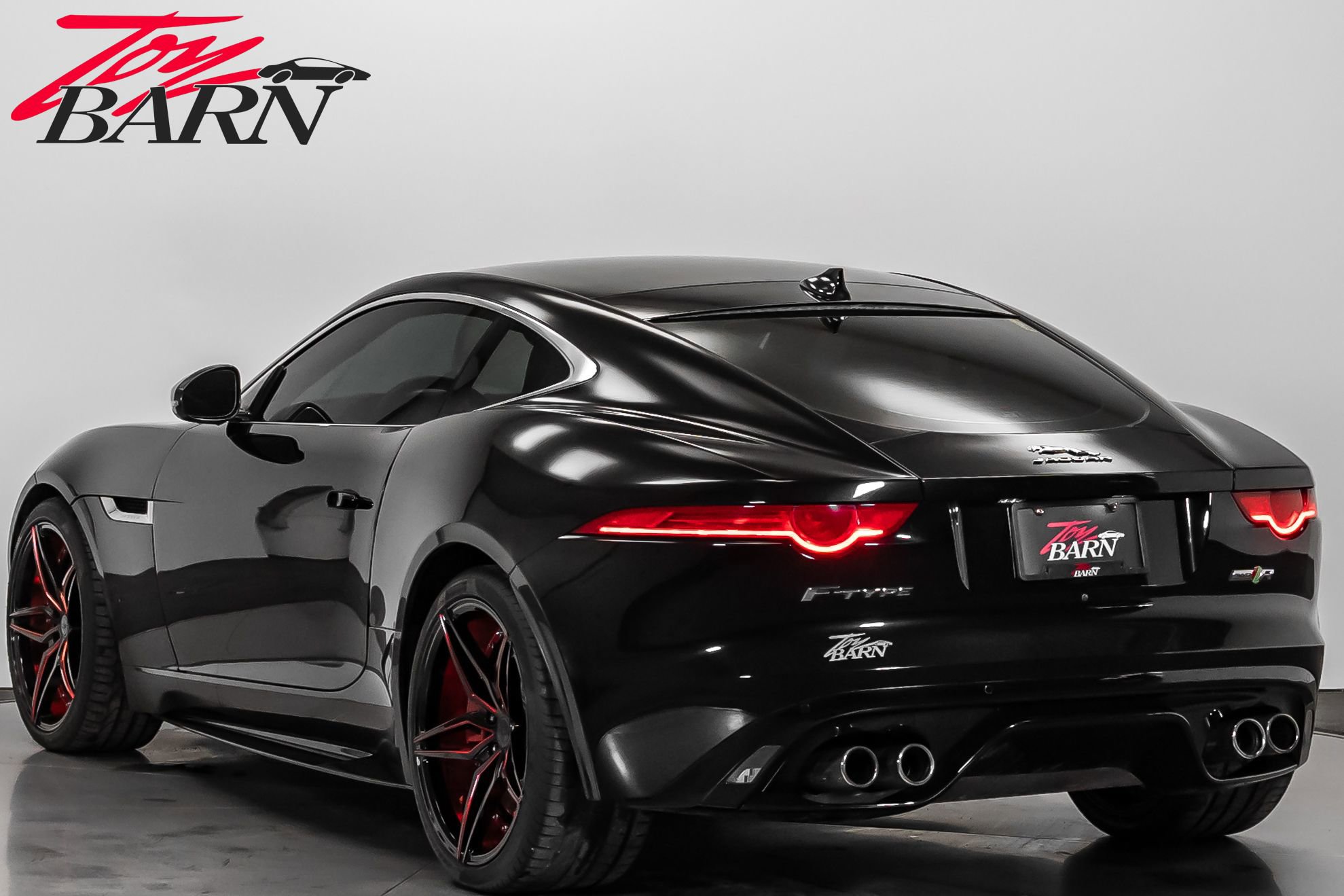 Used 2016 Jaguar F-TYPE R image 3