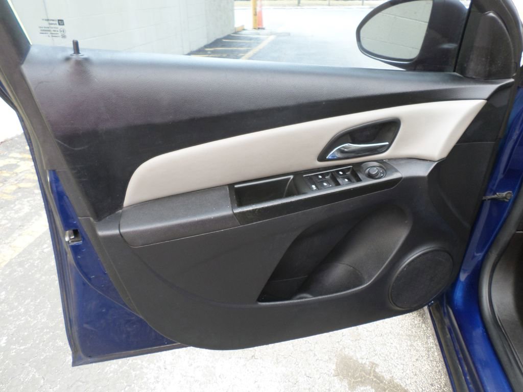 Used 2013 Chevrolet Cruze LS image 12