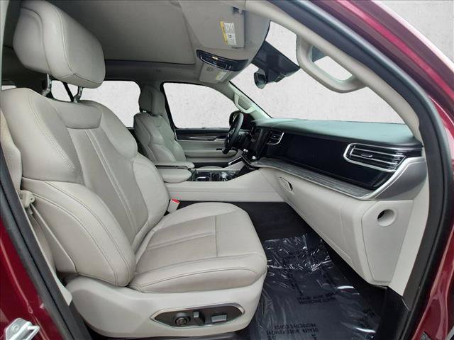 Used 2022 Jeep Wagoneer Series III w/ Premium Group I AWD/4WD image 25