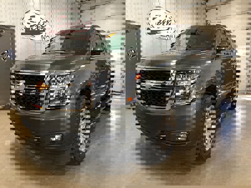 Used 2019 Chevrolet Suburban LT w/ LT Signature Package image 2