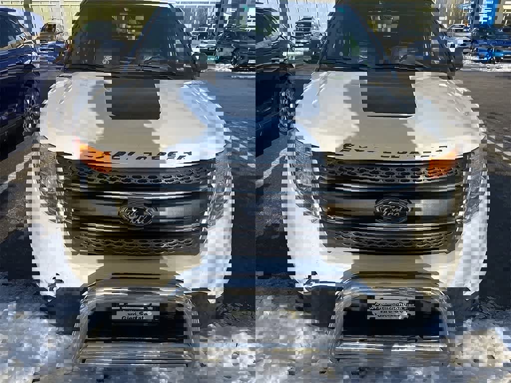 Used 2015 Ford Explorer XLT w/ Equipment Group 202A image 2