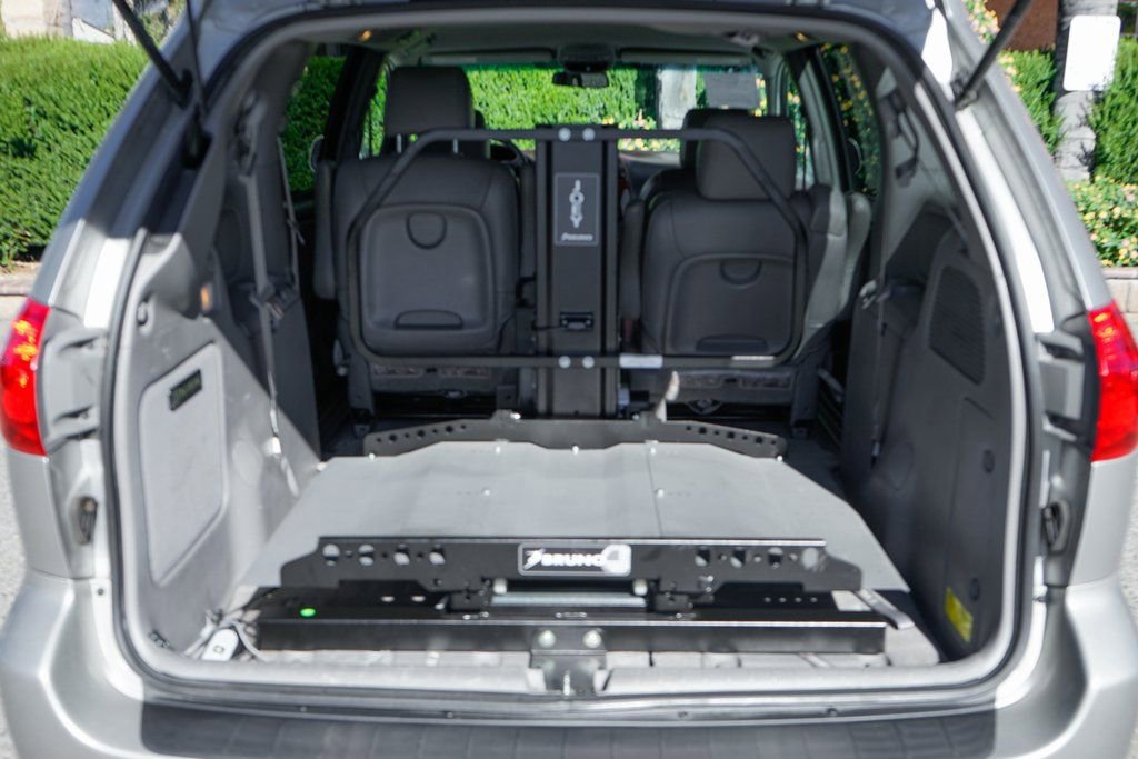 Used 2007 Toyota Sienna XLE image 9