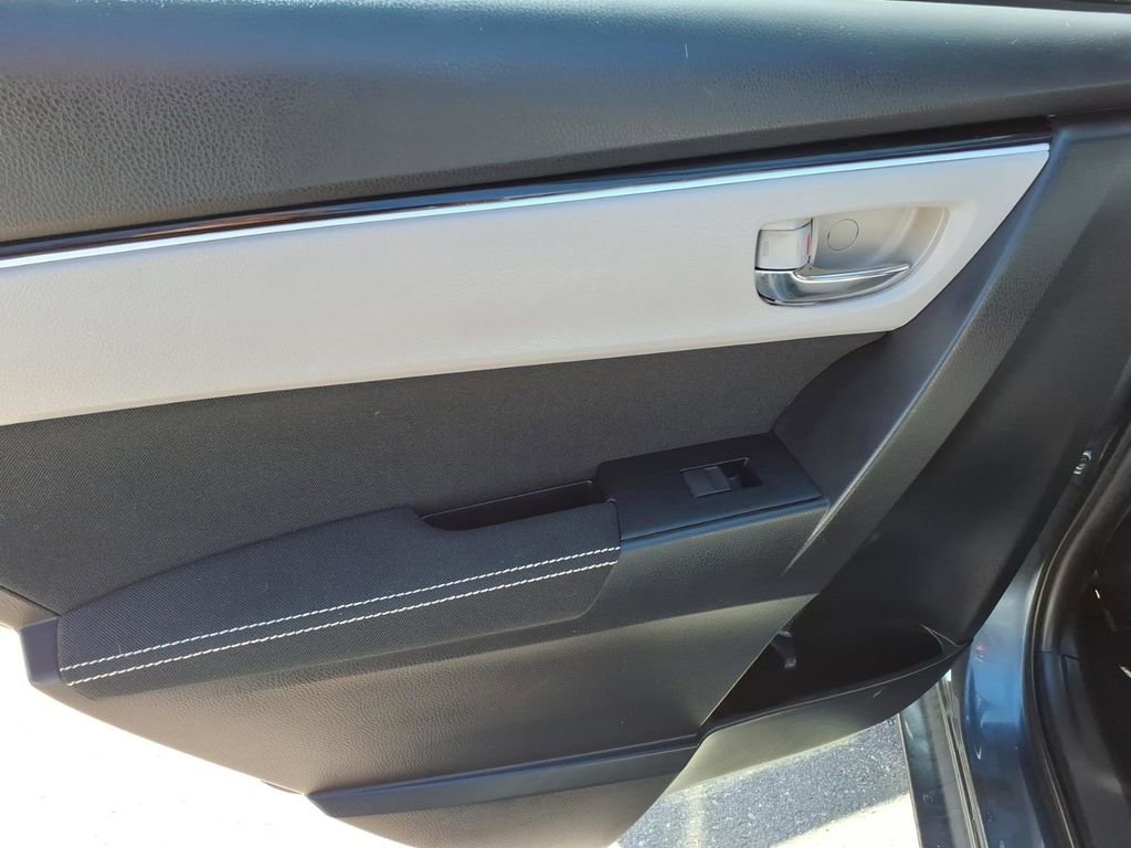 Used 2017 Toyota Corolla LE w/ Carpet Mat Package (TMS) FWD image 14