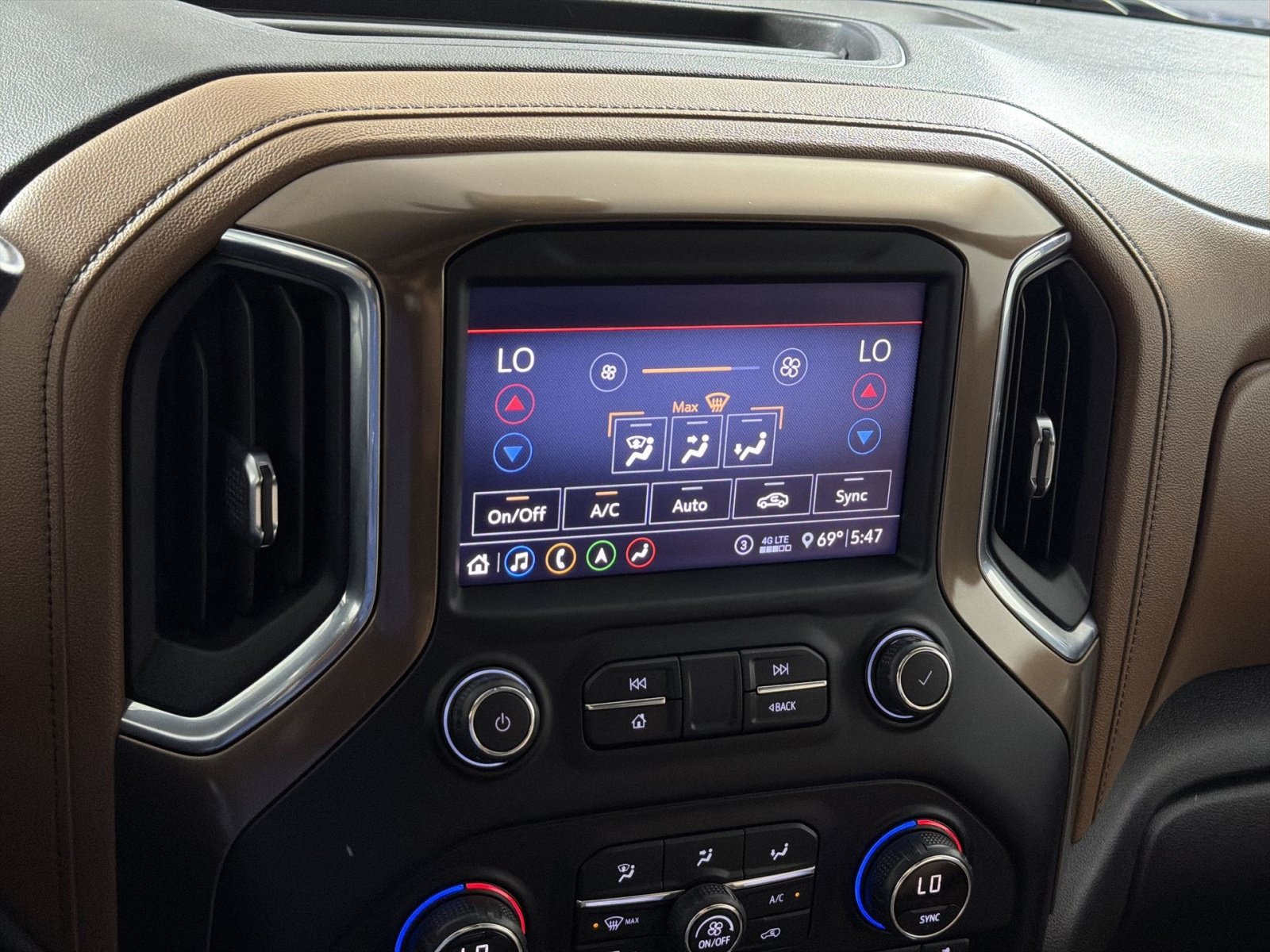 Used 2020 Chevrolet Silverado 1500 High Country AWD/4WD image 21