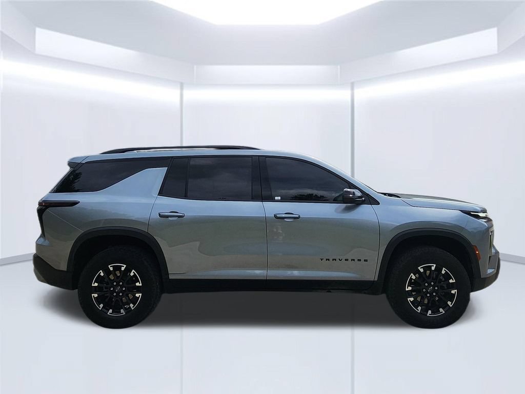 Used 2025 Chevrolet Traverse Z71 w/ LPO, Floor Liner Package AWD/4WD image 4