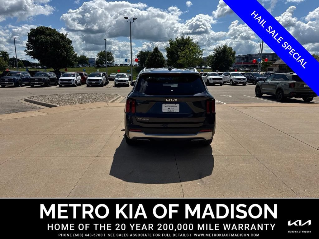 Used 2025 Kia Sorento EX FWD image 4
