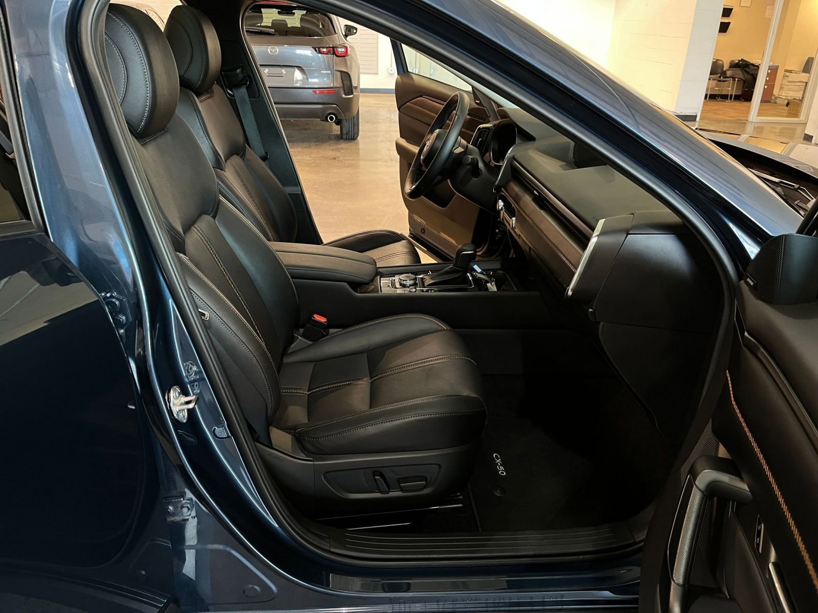 Used 2025 MAZDA CX-50 2.5 Hybrid w/ Premium Plus Pkg AWD/4WD image 38