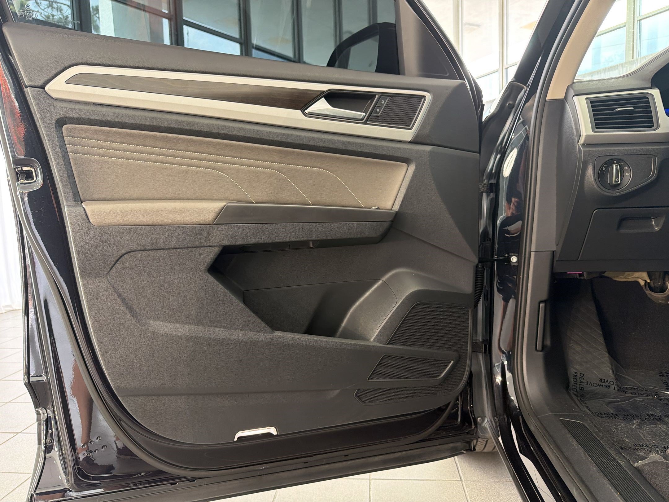 Used 2022 Volkswagen Atlas SE FWD image 26