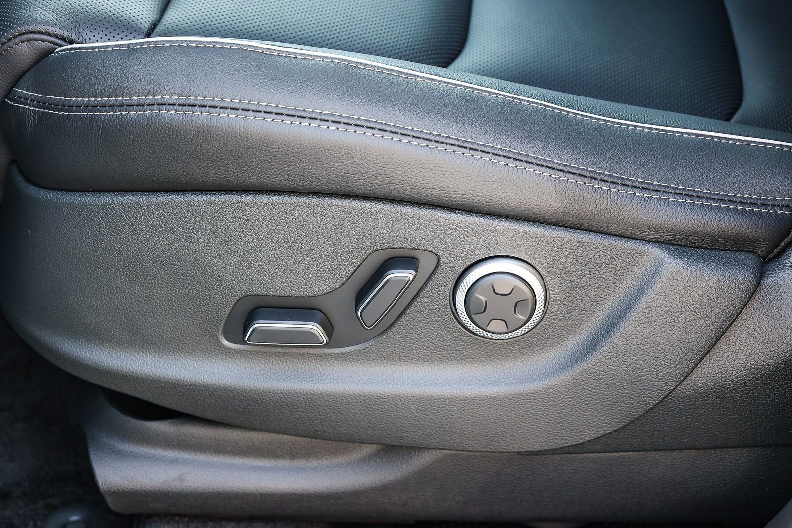 Used 2026 Genesis GV70 2.5T Advanced image 22