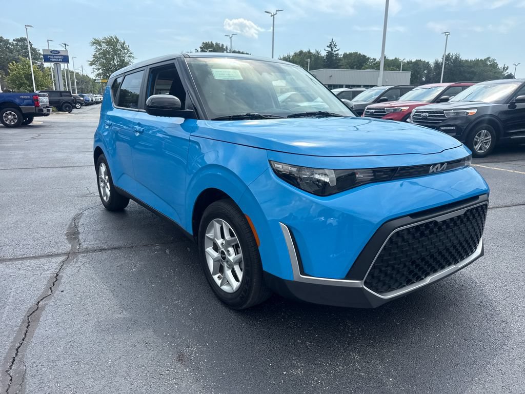 Used 2025 Kia Soul S FWD image 4