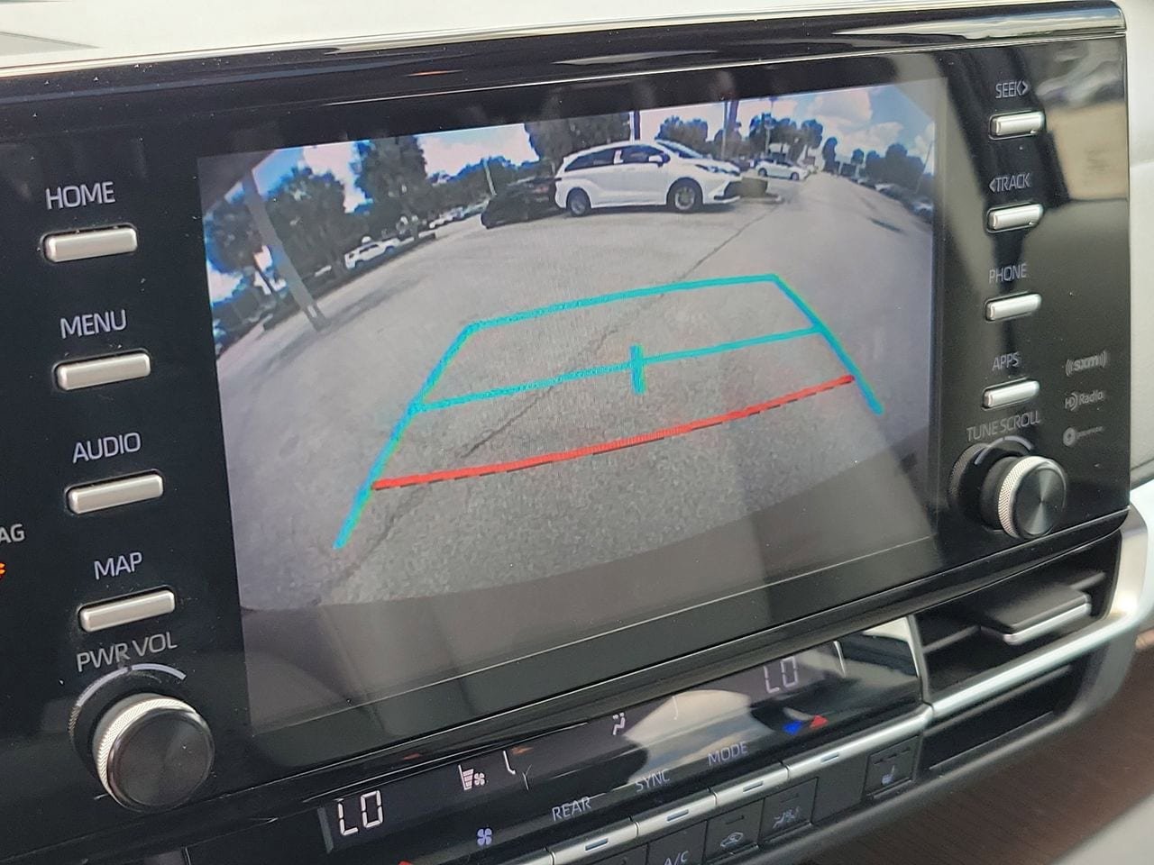Used 2022 Toyota Sienna XLE FWD image 27