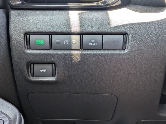 Used 2025 Nissan Sentra SV FWD image 24