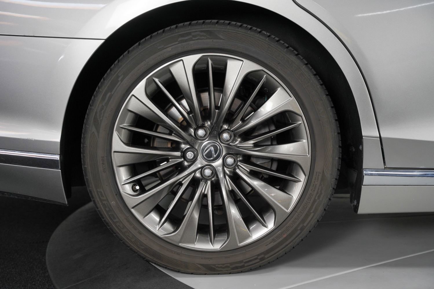 Used 2018 Lexus LS 500 w/ Luxury Package image 23