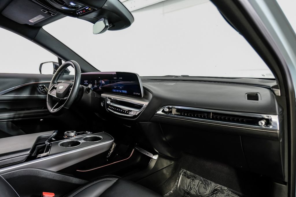 Used 2024 Cadillac Lyriq Luxury image 12