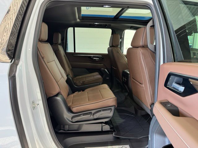New 2027 Chevrolet Suburban High Country w/ Sun And Tow Package AWD/4WD image 14