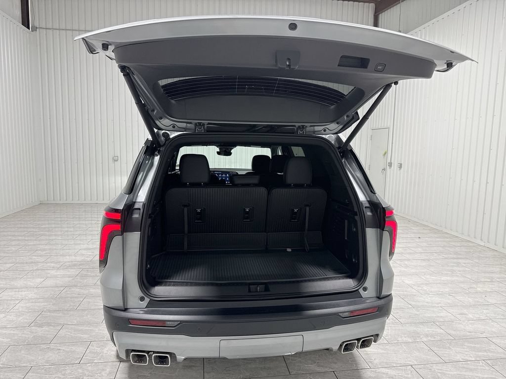 New 2027 Chevrolet Traverse LT w/ Driver Confidence Package FWD image 27