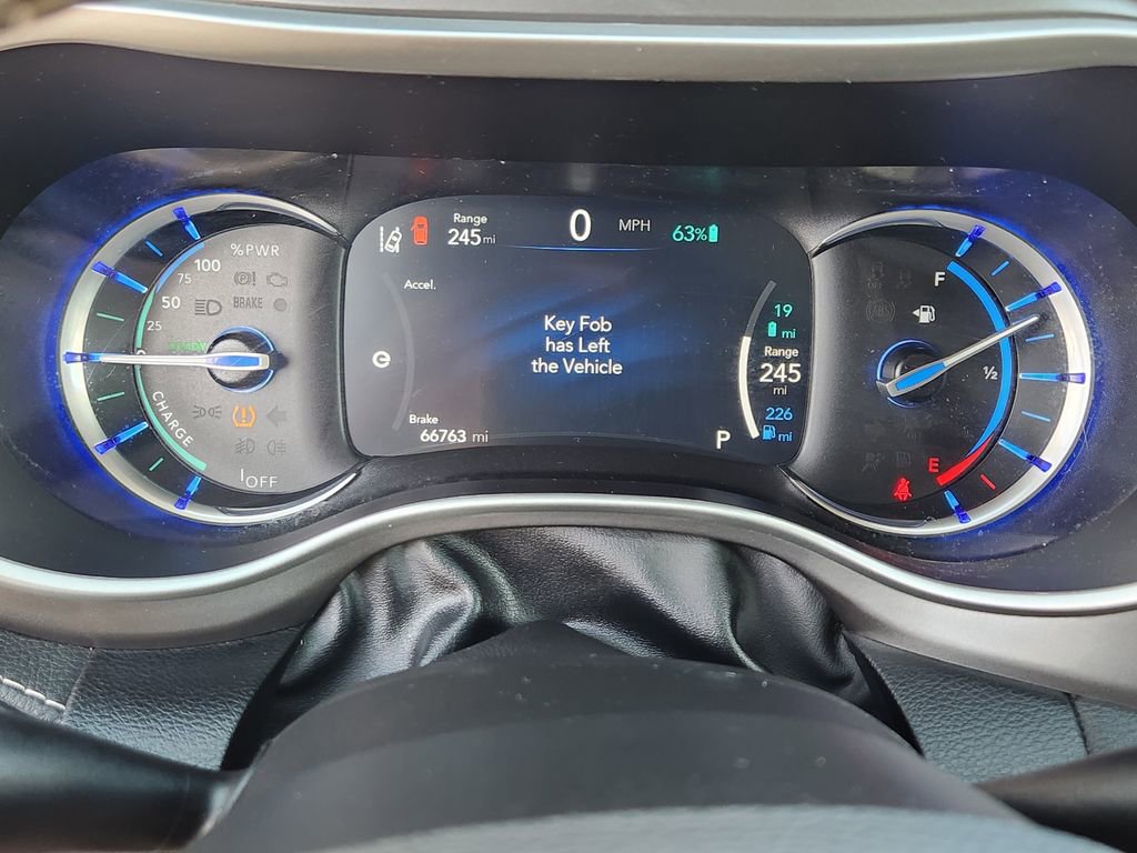 Used 2022 Chrysler Pacifica Touring-L w/ Uconnect Theater Family Group image 7