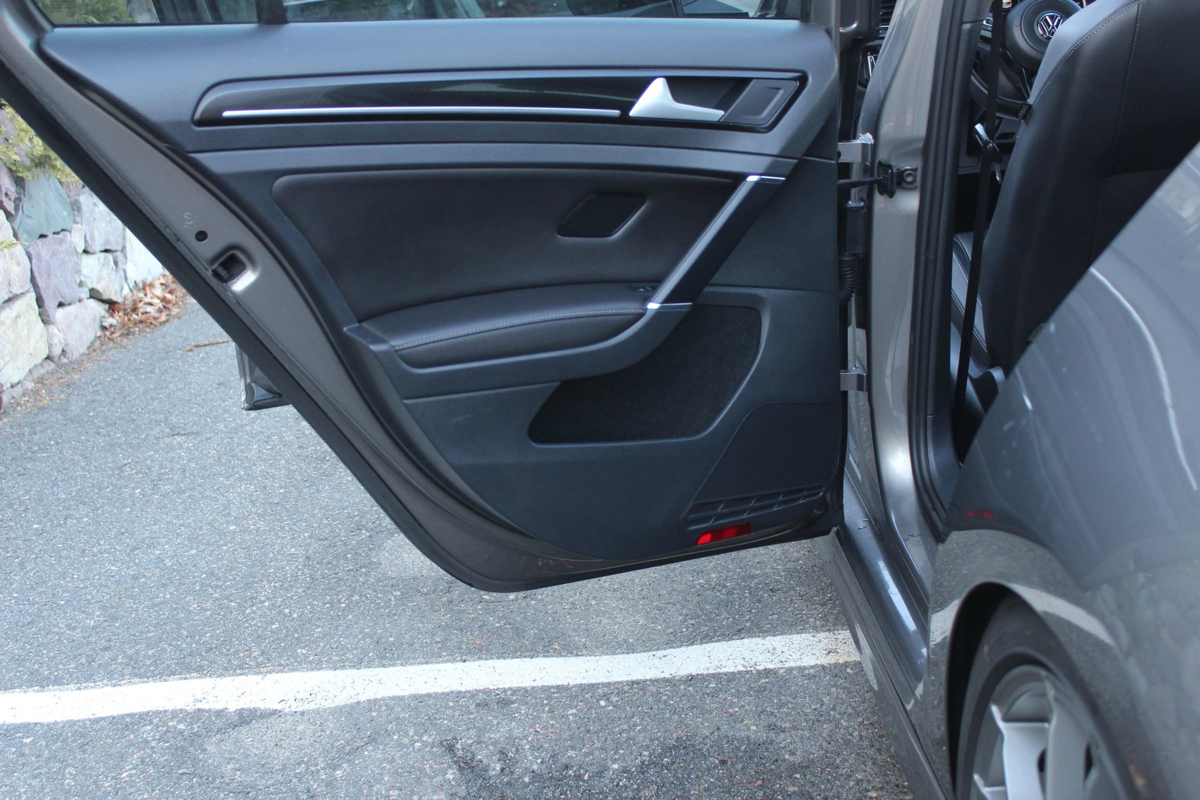 Used 2016 Volkswagen Golf 4-Door image 14