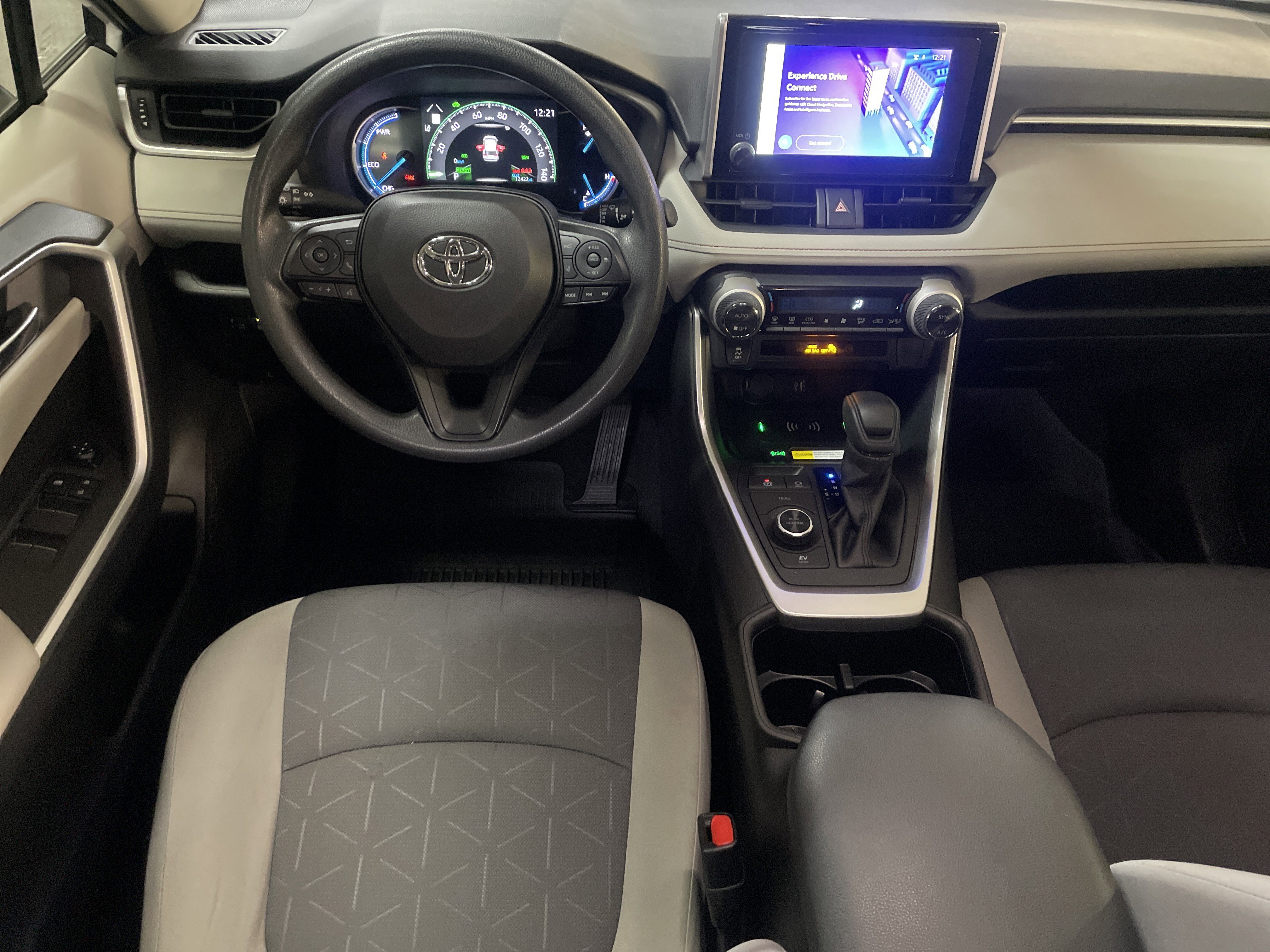 Used 2025 Toyota RAV4 XLE image 30