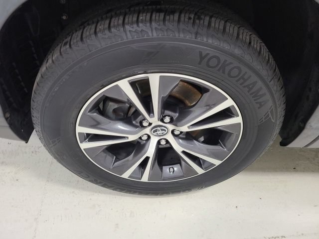 Certified 2019 Toyota Highlander LE FWD image 34