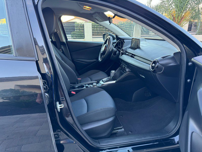 Used 2020 Toyota Yaris LE image 10