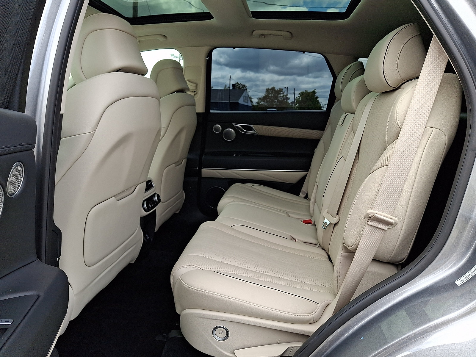 Used 2022 Genesis GV80 2.5T w/ Prestige Package 04 AWD/4WD image 10