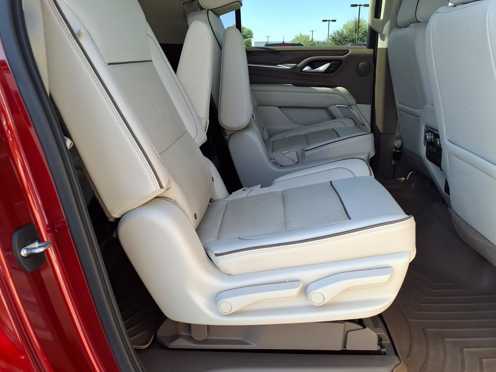 Used 2021 GMC Yukon XL Denali w/ Denali Premium Package AWD/4WD image 14