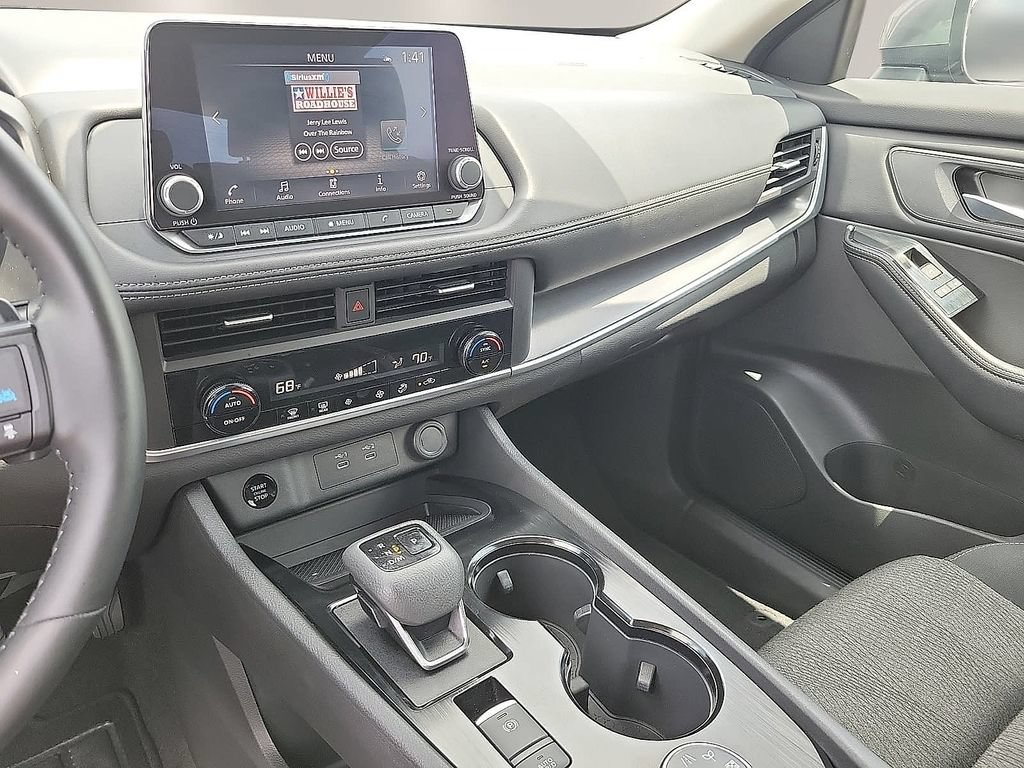 Used 2025 Nissan Rogue SV AWD/4WD image 19