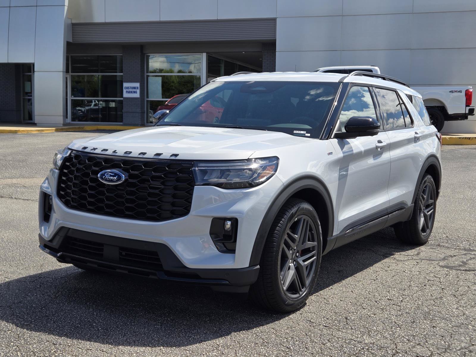 New 2026 Ford Explorer ST-Line w/ ST-Line Street Pack RWD image 2