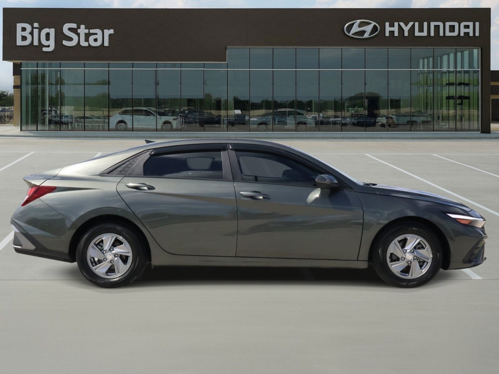 Used 2024 Hyundai Elantra SE FWD image 5