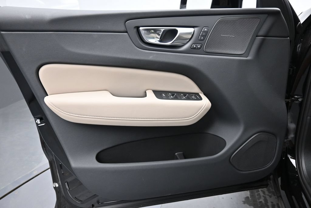 New 2026 Volvo XC60 T8 Plus w/ Protection Package Premier AWD/4WD image 20
