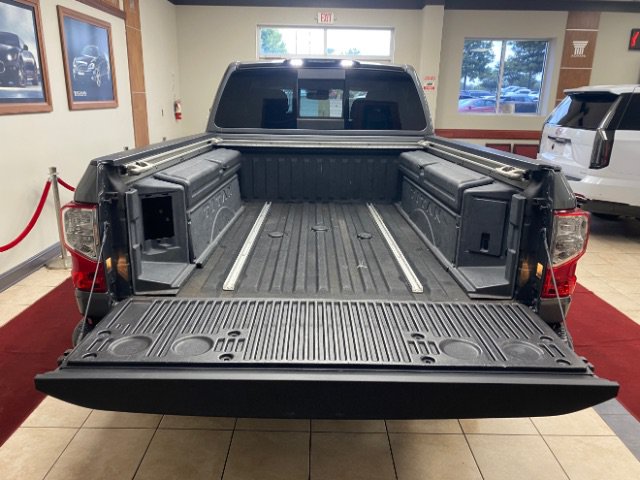 Used 2017 Nissan Titan PRO-4X w/ Pro-4x Convenience Package AWD/4WD image 6