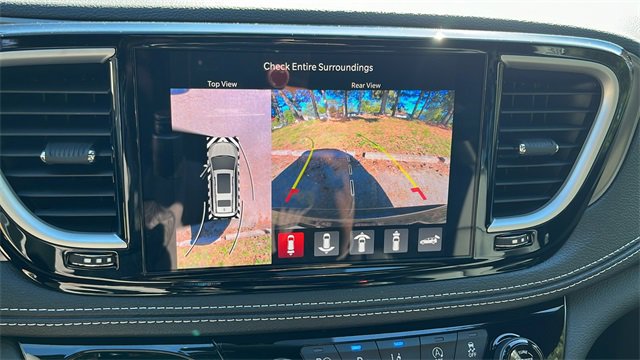 New 2025 Chrysler Pacifica Select image 29