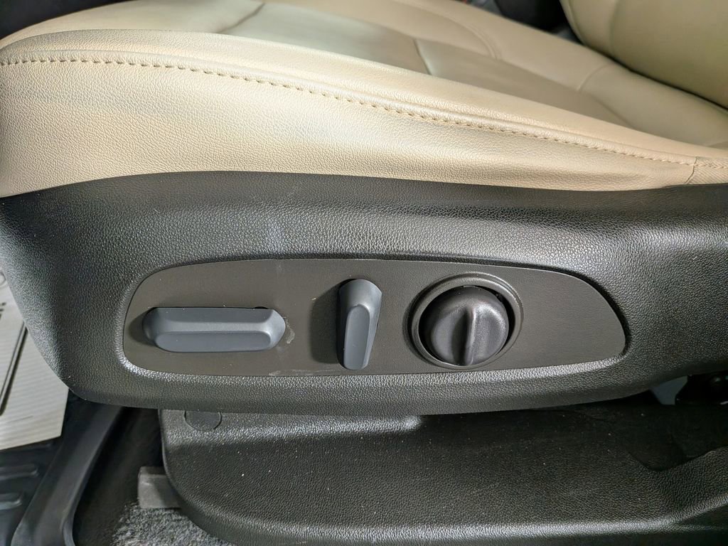 Used 2022 Chevrolet Traverse LT image 18