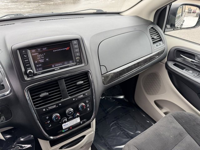 Used 2019 Dodge Grand Caravan SE w/ UConnect Hands-Free Group image 20