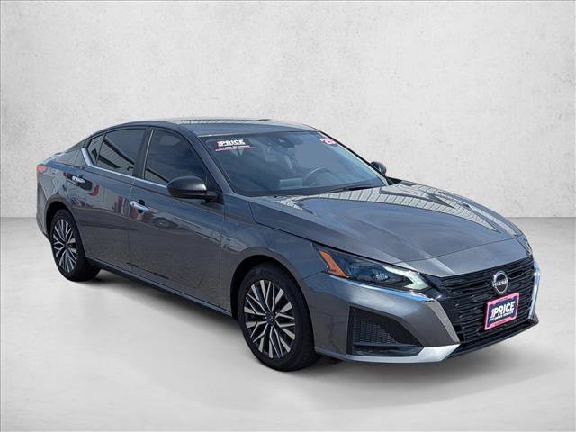 Used 2025 Nissan Altima 2.5 SV FWD image 3