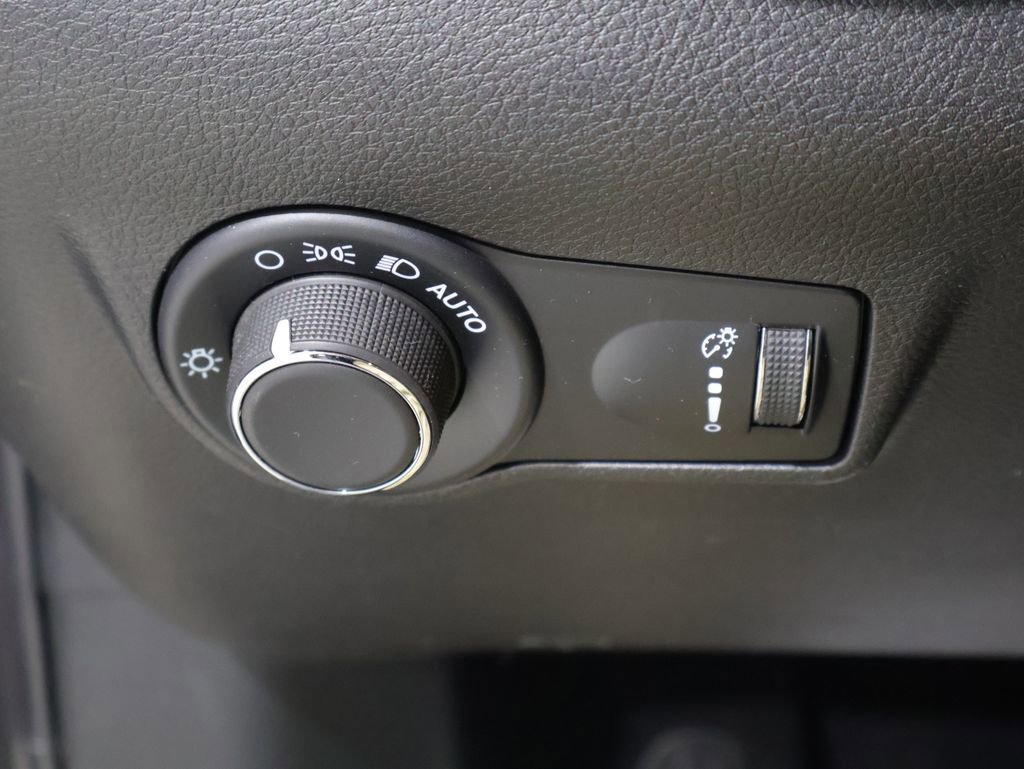 Used 2024 Jeep Compass Sport image 31