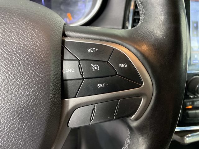 Used 2020 Jeep Grand Cherokee Limited AWD/4WD image 16